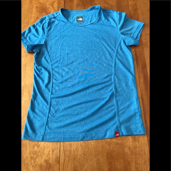 The North Face Tops - The North Face women’s Vapor Wick T-shirt.